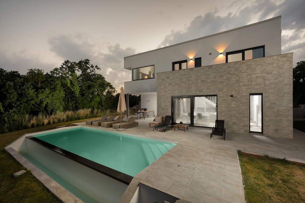 Villa Krnica — 4-Star Luxury Hotel in Marcana, Croatia