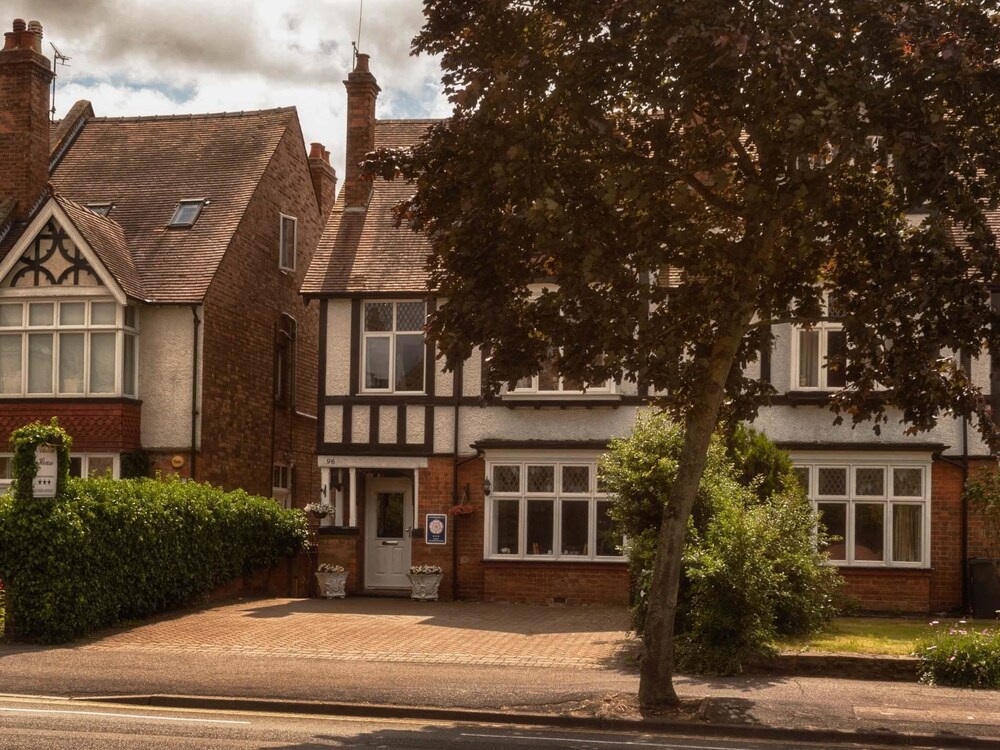 Austin Guest House 4999652 — Warwick