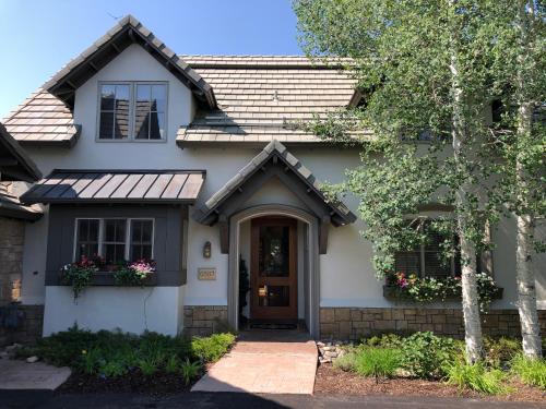 Club at Cordillera Private Residence — 4-Star Luxury Hotel in Edwards, United States