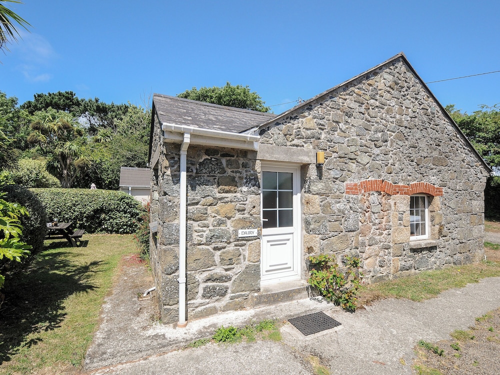 Dairy Cottage — 4-Star Luxury Hotel in Helston, United Kingdom