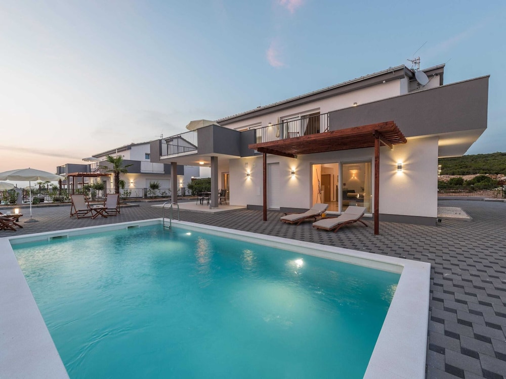 Beautiful Home in Debeljak With 4 Bedrooms Wifi and Outdoor Swimming Pool — 4-Star Luxury Hotel in Sukosan, Croatia