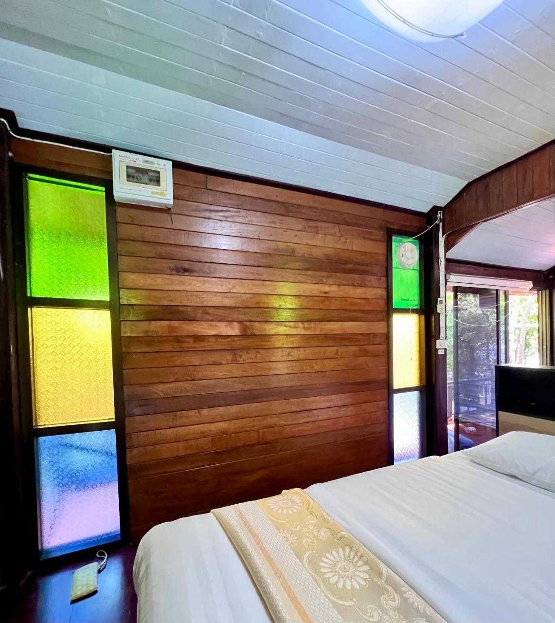 Mrt Riverside Sampran มิสเตอร์ที โฮมสเตย์ ช้องนาง - carbon neutral hotel in Sam Phran