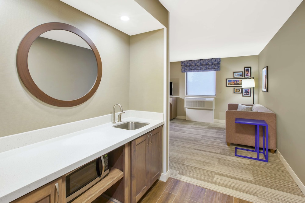 Hampton Inn & Suites Oakwood Village Cleveland - photo 12