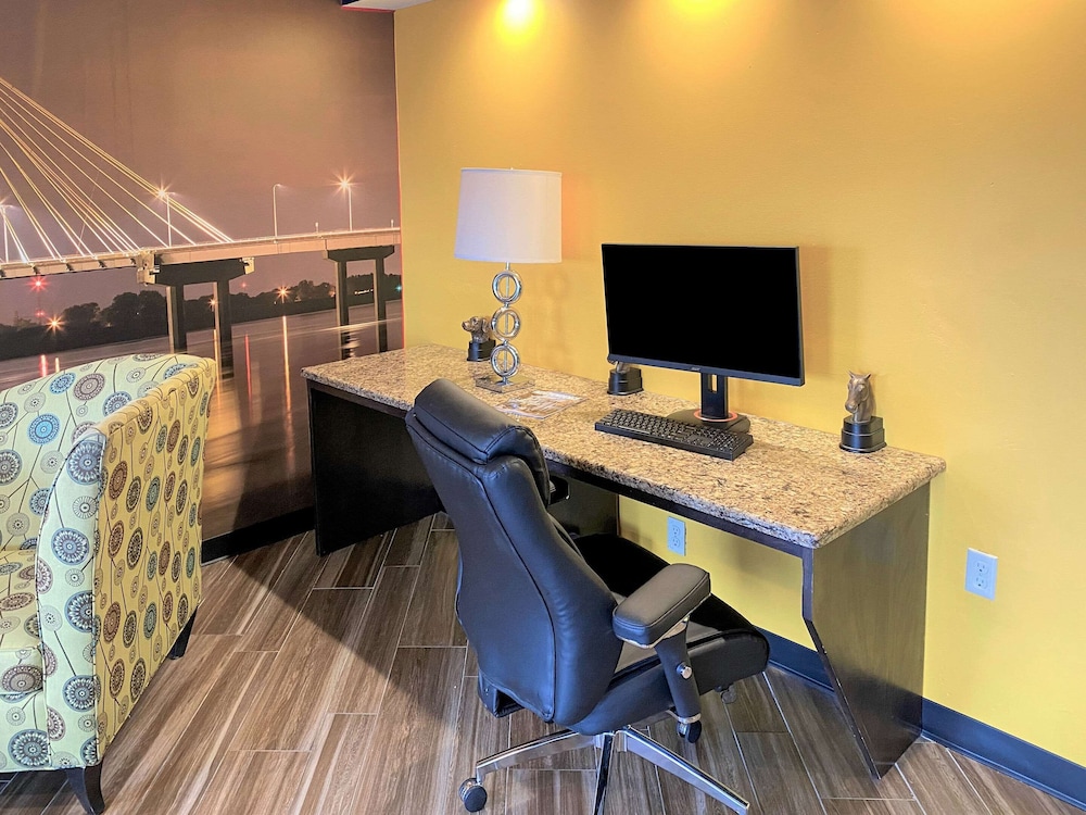 Clarion Pointe Independence Kansas City - photo 23