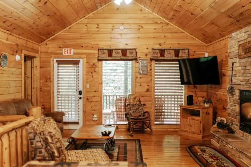 Mountain Seclusion - carbon neutral hotel in Sevierville