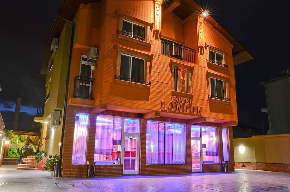 Hotel London - carbon neutral hotel in Svilengrad