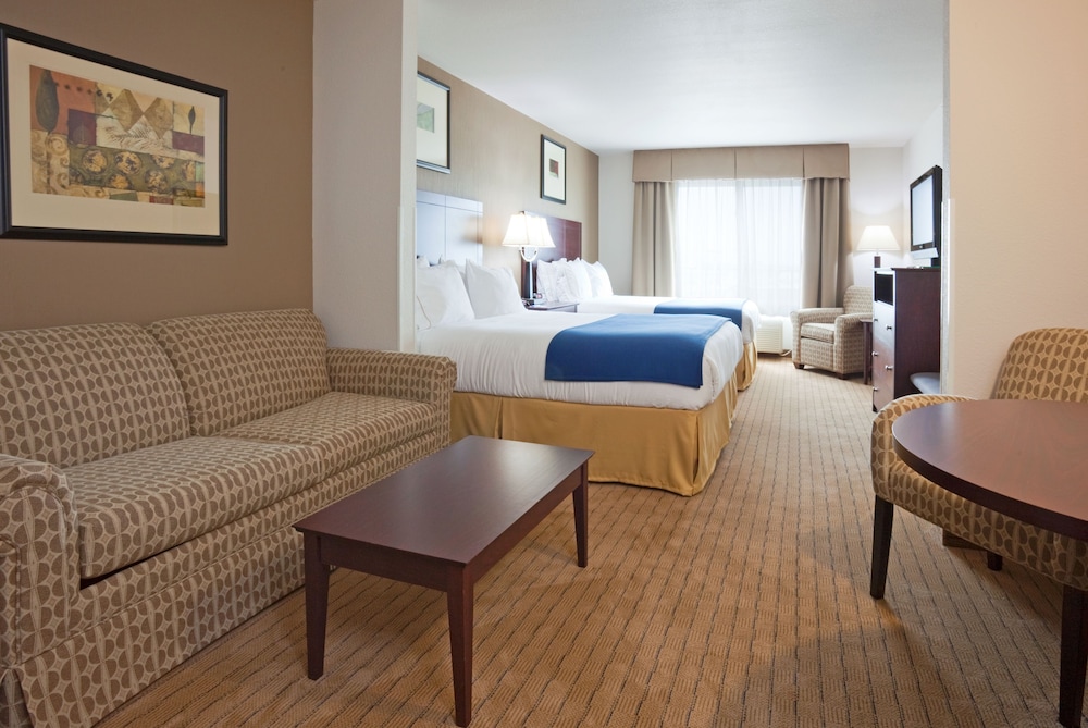Holiday Inn Express & Suites Antigo an IHG Hotel - photo 4