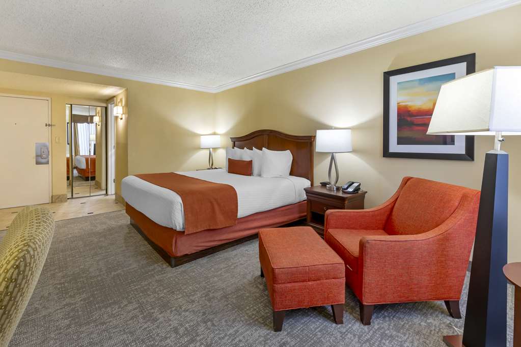 Best Western Plus Burlington - photo 15