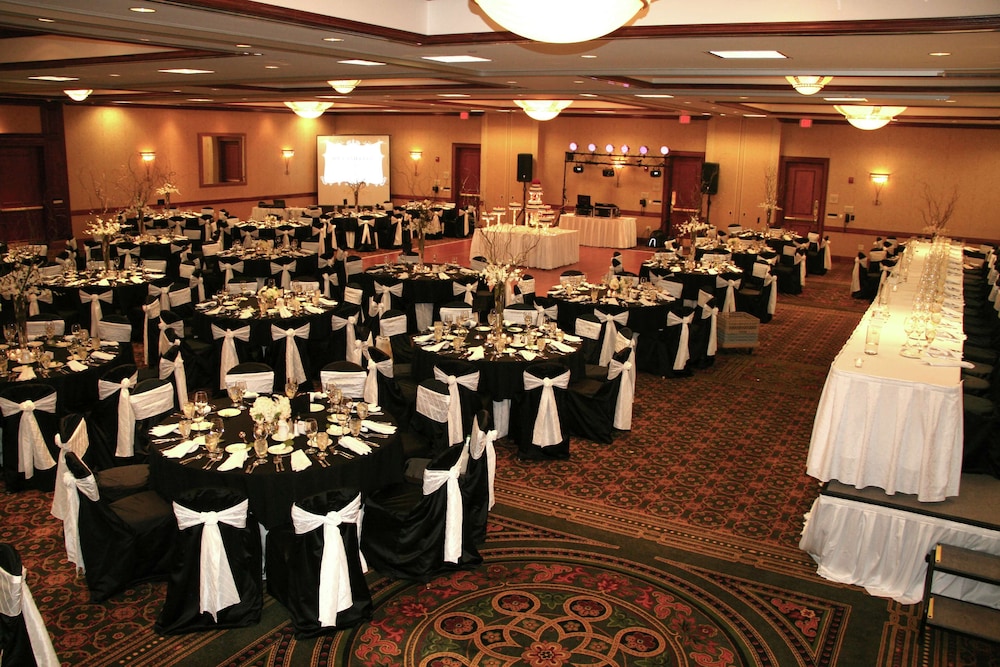 Hilton Garden Inn Milwaukee Northwest Conference Center - photo 39