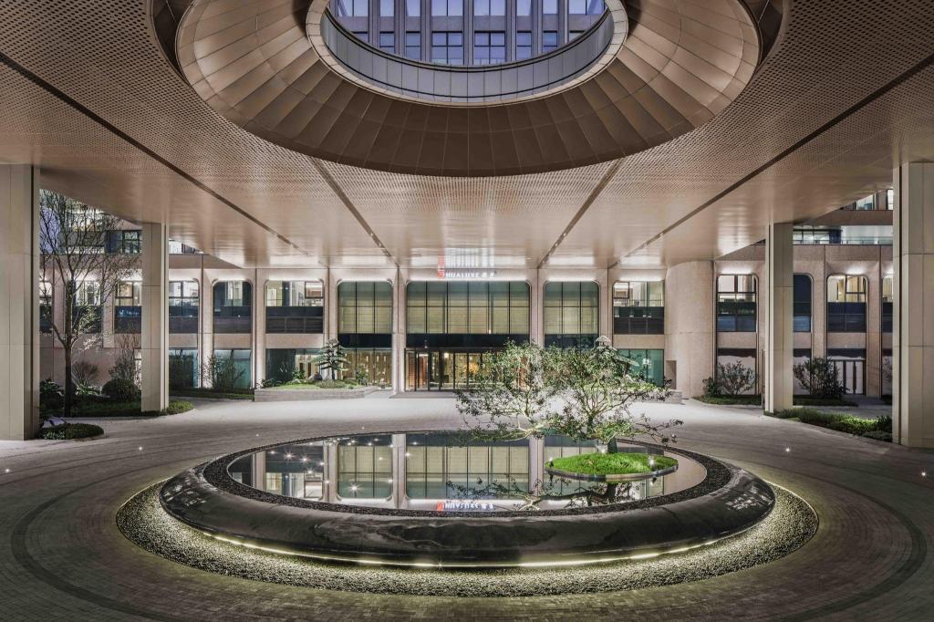 Hualuxe Chongqing Science Hall By Ihg — 4-Star Luxury Hotel in Chongqing, People's Republic of China