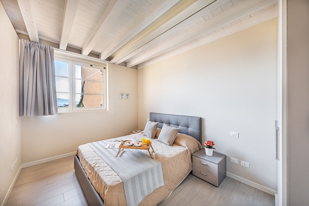 Italianway Corte Benaco — 4-Star Luxury Hotel in Toscolano Maderno, Italy