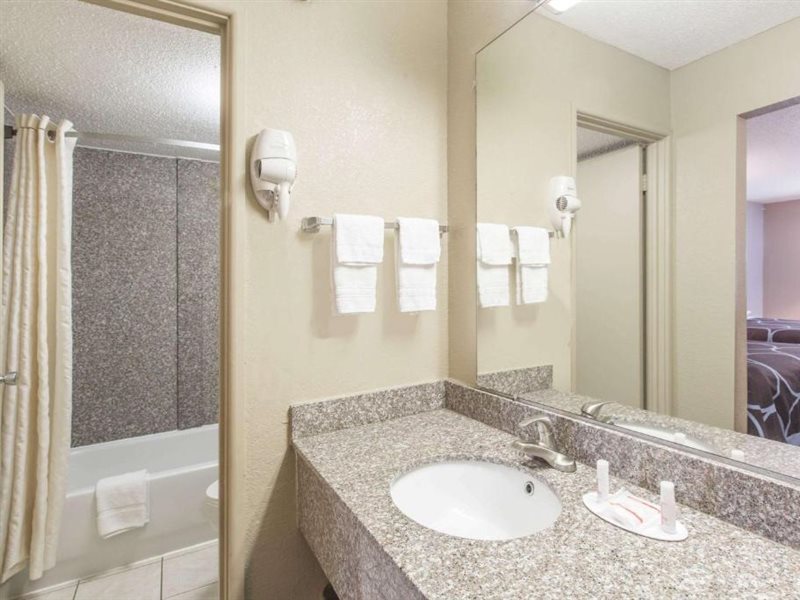 Super 8 by Wyndham Caryville TN - photo 17