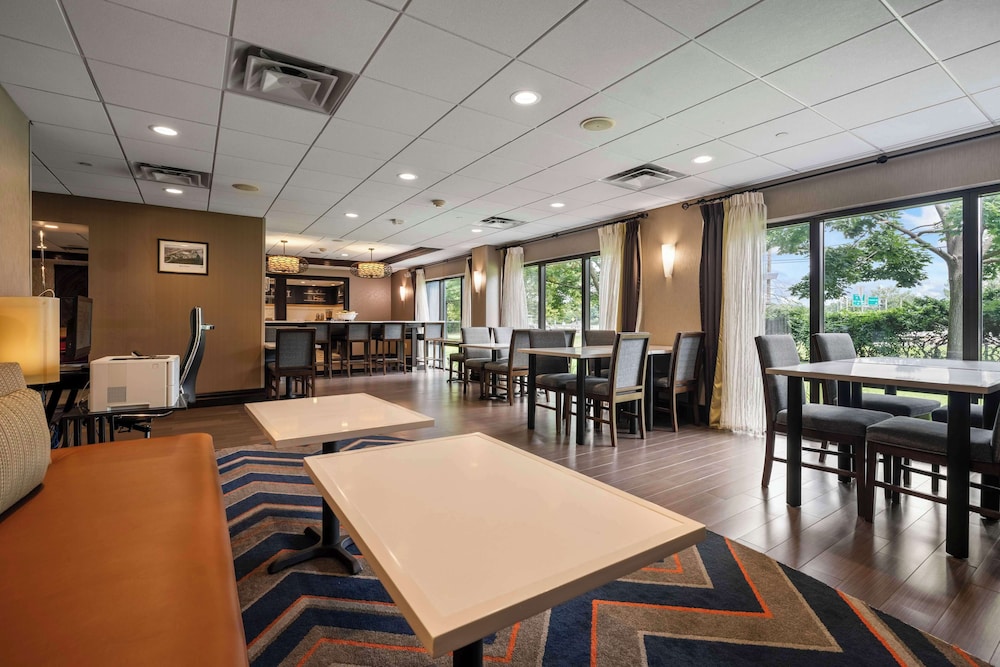Hampton Inn Ridgefield Park - photo 6