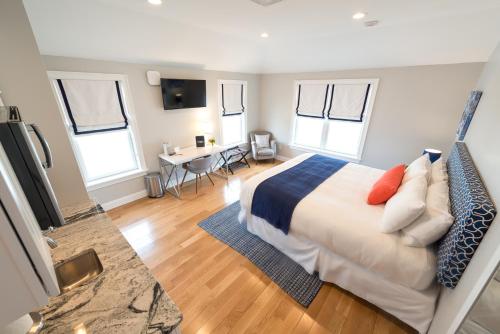The East Island Reserve Hotel - photo 64
