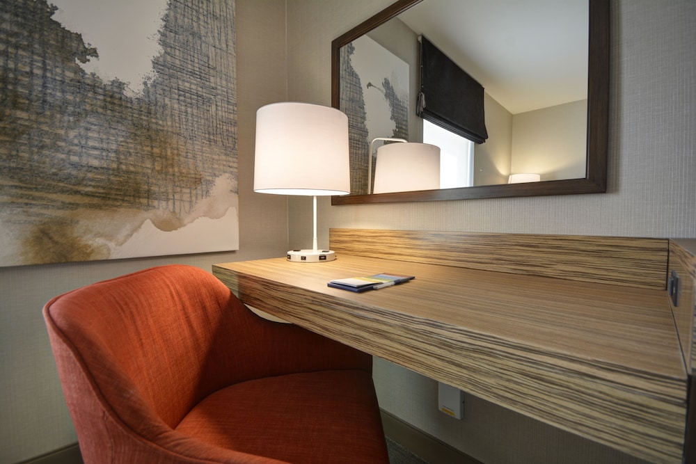 Hampton Inn & Suites Detroit Warren - photo 9