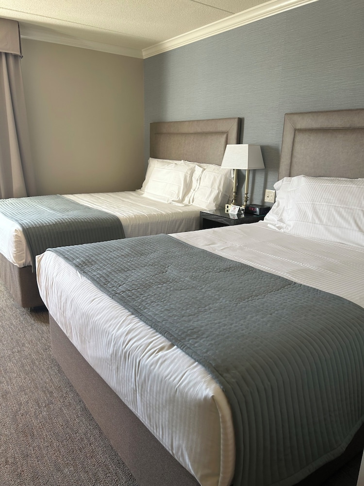 Ethan Allen Hotel - photo 16
