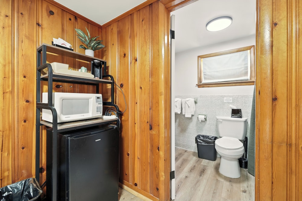 Hillside Motel LLC - photo 14