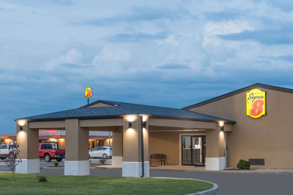 Super 8 by Wyndham Charleston Sikeston East MO - featured photo