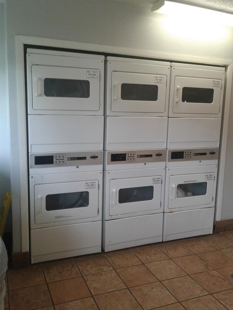 InTown Suites San Antonio East - photo 15