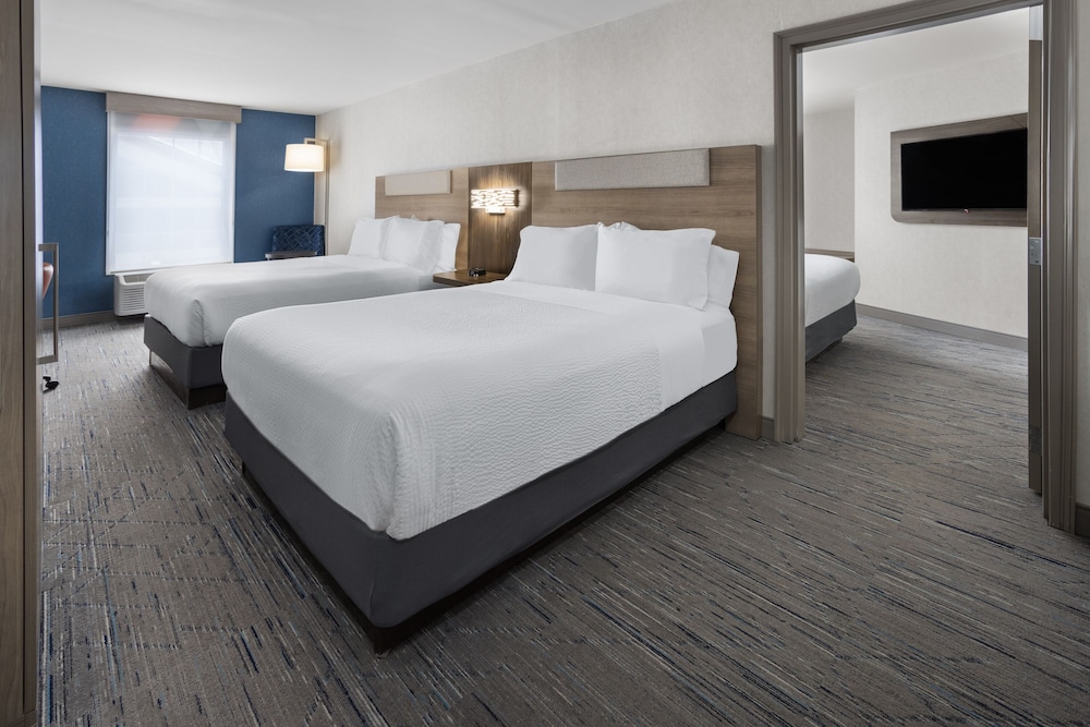 Holiday Inn Express Hotel & Suites Brattleboro by IHG - photo 9