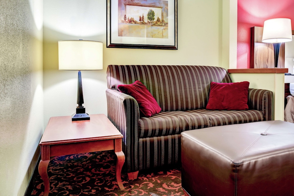 Hampton Inn St. Joseph - photo 15