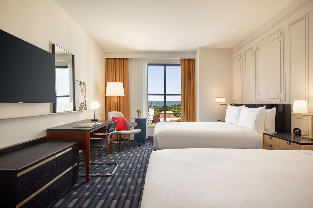 106 Jefferson Huntsville Curio Collection by Hilton - photo 11