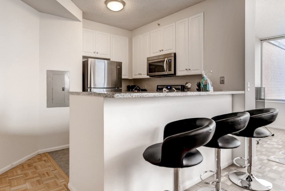 Global Luxury Suites at Exchange - photo 5