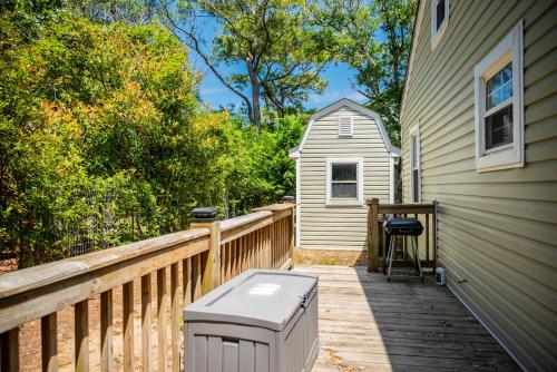 Bill's Place by Oak Island Accommodations - photo 34