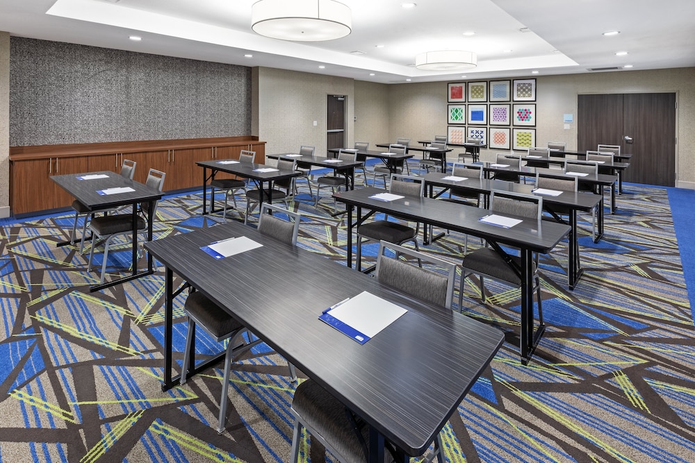 Holiday Inn Express & Suites Denton Sanger by IHG - photo 19