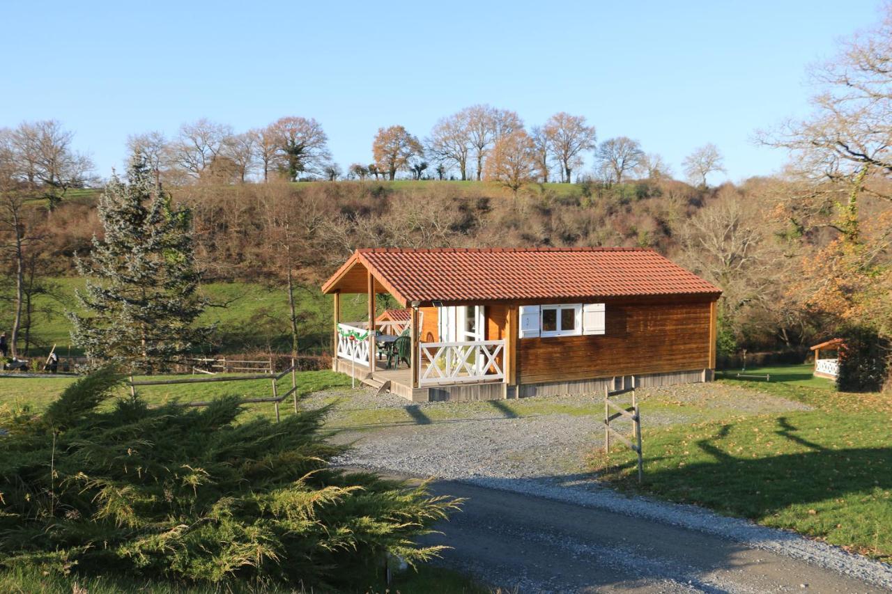 Chalets de la Plaine pet-friendly hotel Villebret