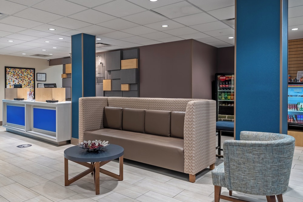Holiday Inn Express Hotel & Suites Woodbridge by IHG - photo 45