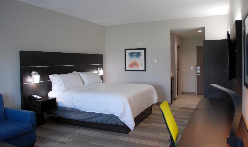 Holiday Inn Express and Suites White Hall by IHG - photo 11