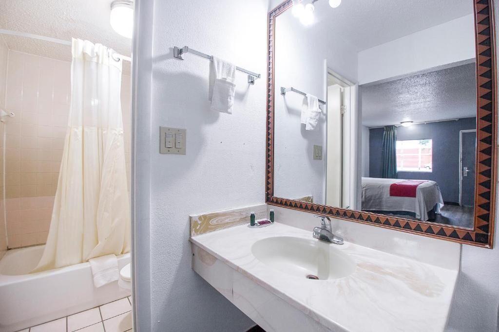Hotel O Daylight Inn Elkhart I 90 IN - photo 38