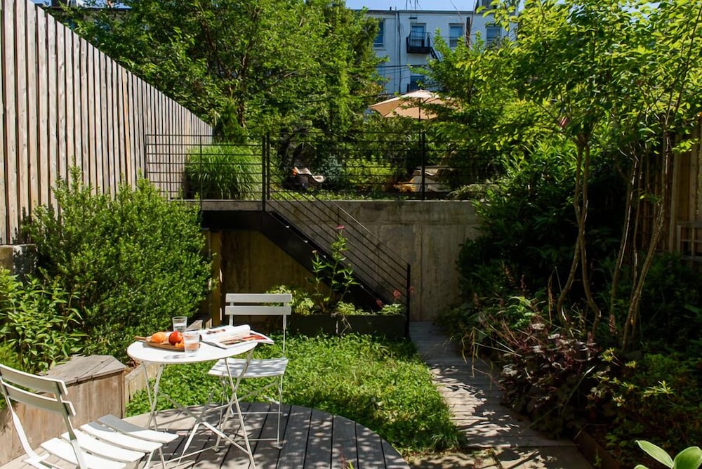 The Bond Townhouse — 4-Star Luxury Hotel in Brooklyn, United States