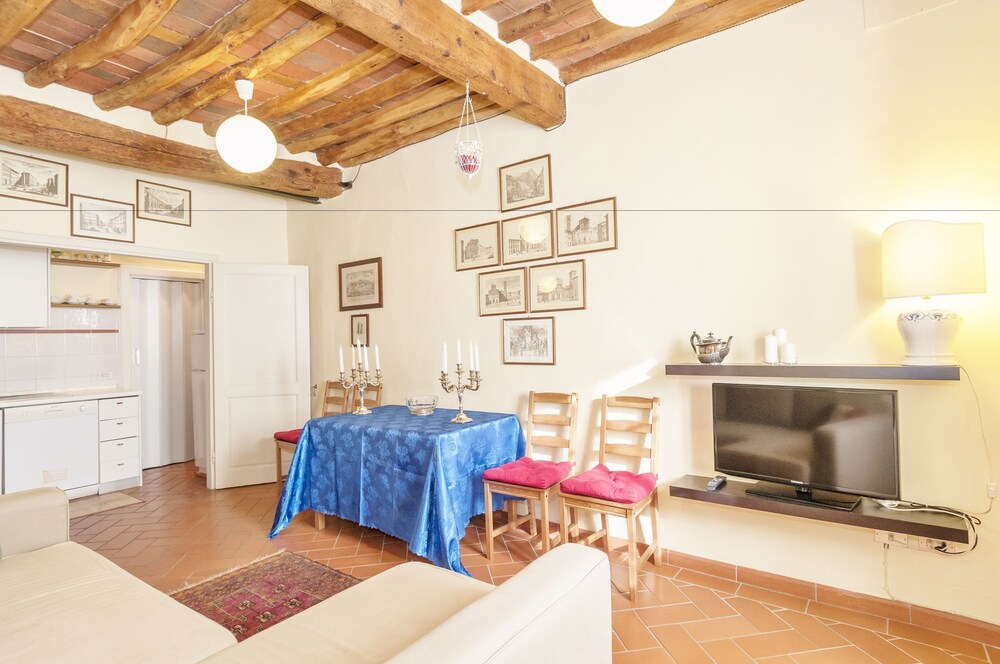 Cozybricks in Lucca Apartments in Lucca Historical Center Air Cond & Wifi — 4-Star Luxury Hotel in Lucca, Italy