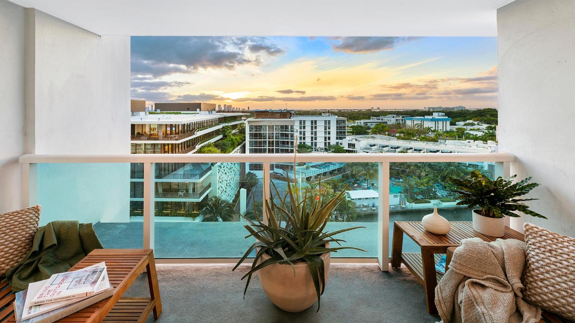 Luxurious Private Condo at 1 Hotel & Homes 945 - photo 20