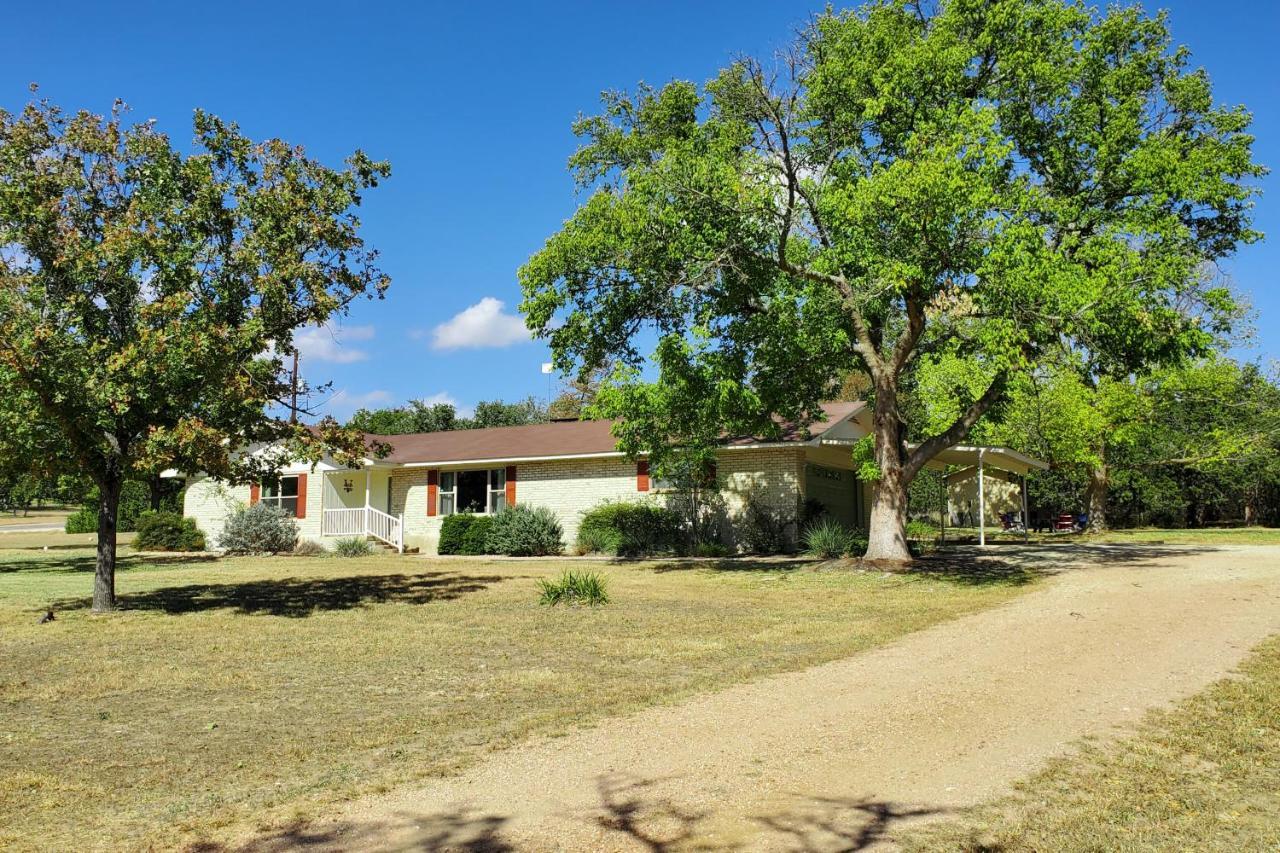 Suniland Cottage — 4-Star Luxury Hotel in Fredericksburg, United States