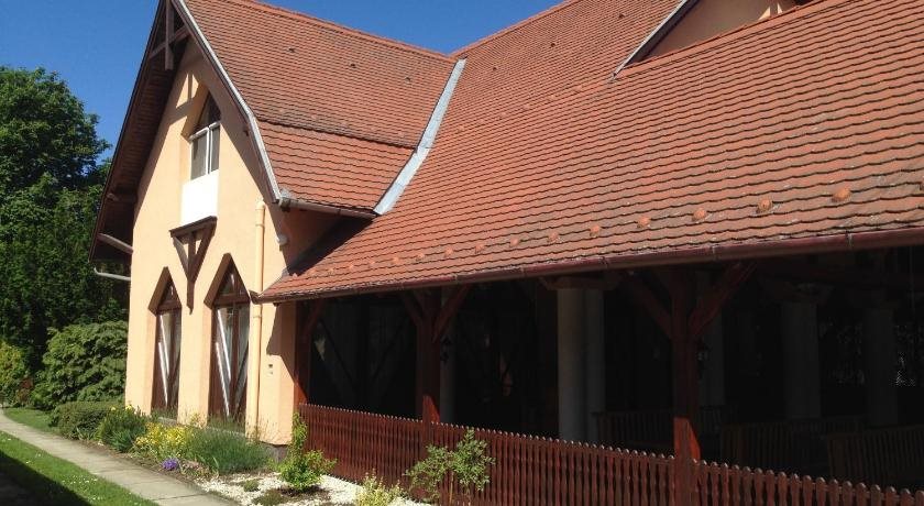 Korona Étterem Panzió in Balatonbereny, Hungary