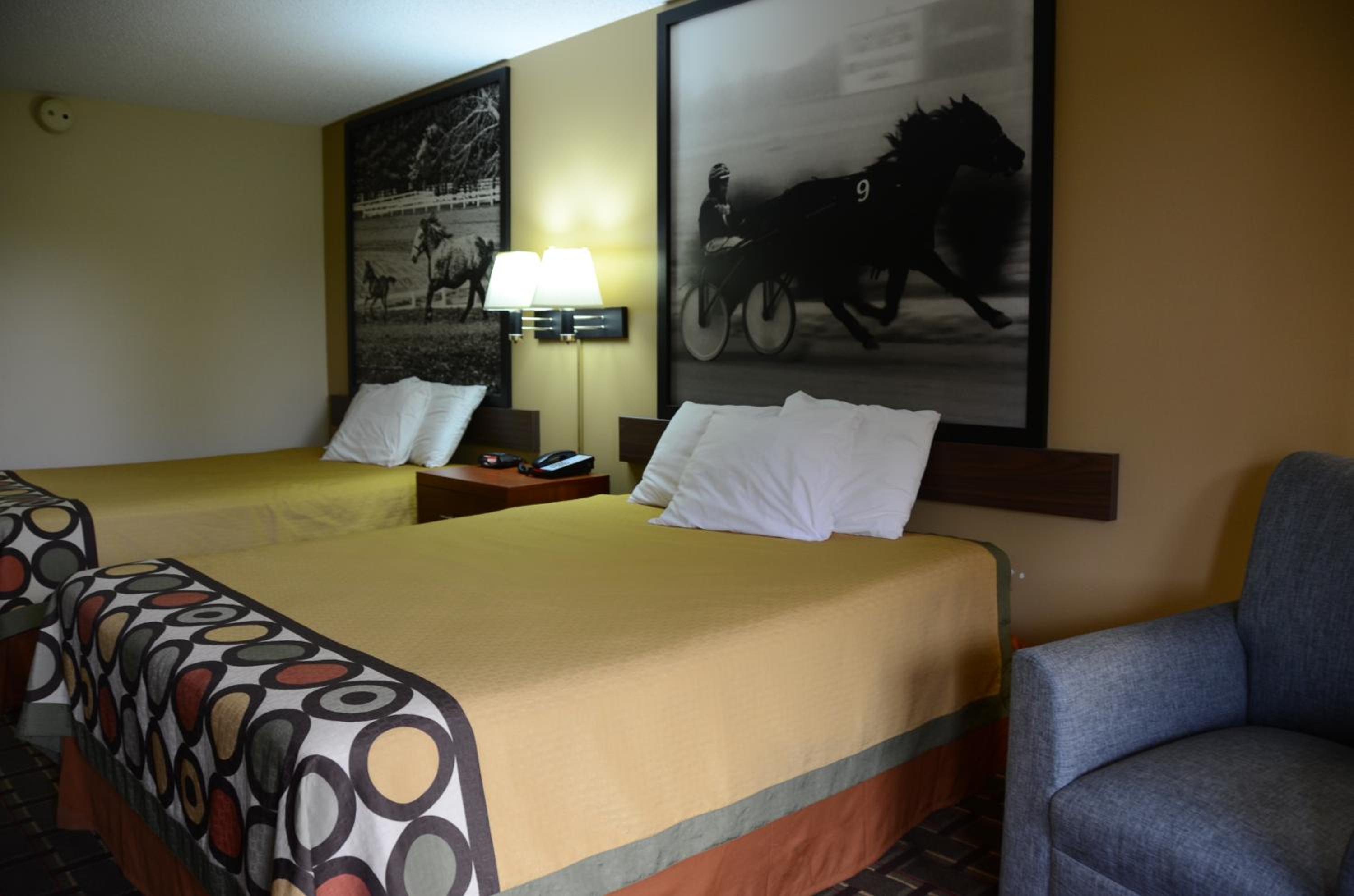 Super 8 by Wyndham Franklin Hwy 31 - photo 18