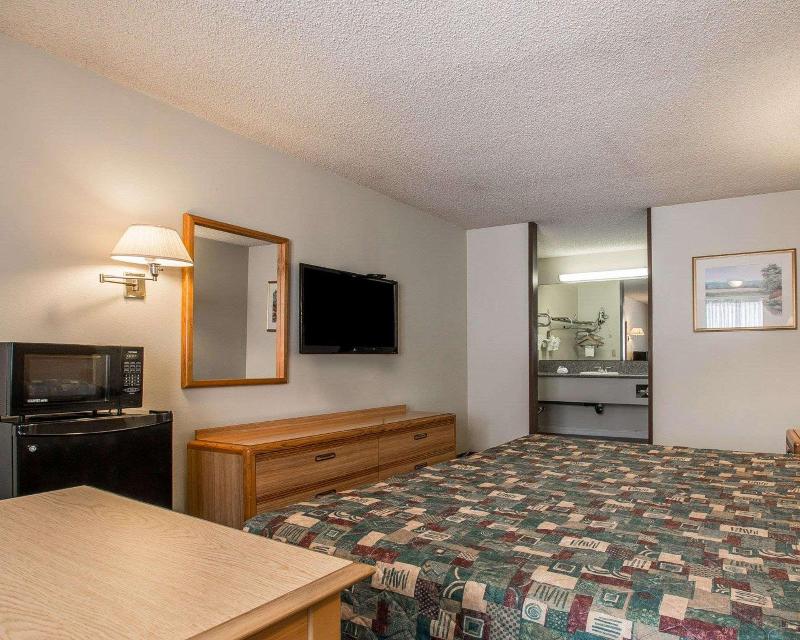 Palm Inn Hotel near Tyler Mall Riverside - photo 25