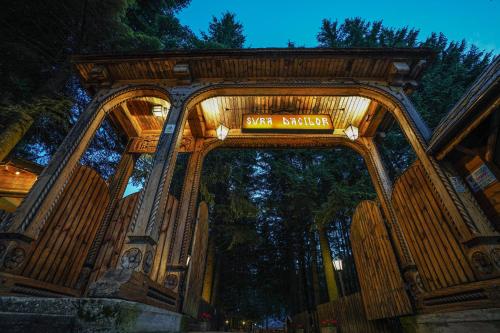 Pensiunea Sura Dacilor Alex — 4-Star Luxury Hotel in Brasov, Romania