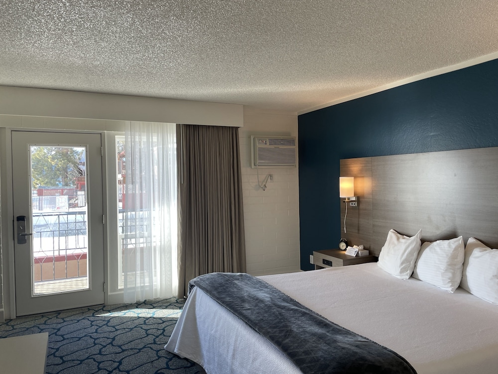 Crown Motel and Family Resort - photo 7