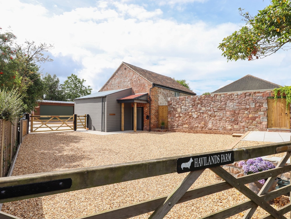 Bumblebee Cottage — 4-Star Luxury Hotel in Wellington, United Kingdom