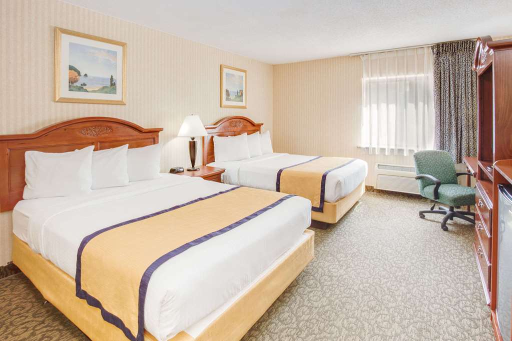 Baymont by Wyndham Kalamazoo West - photo 6