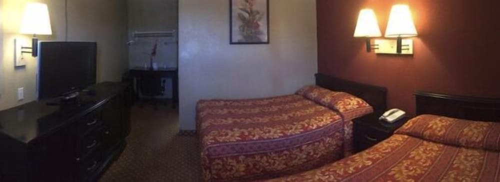 Hilltop Inn & Suites - photo 11