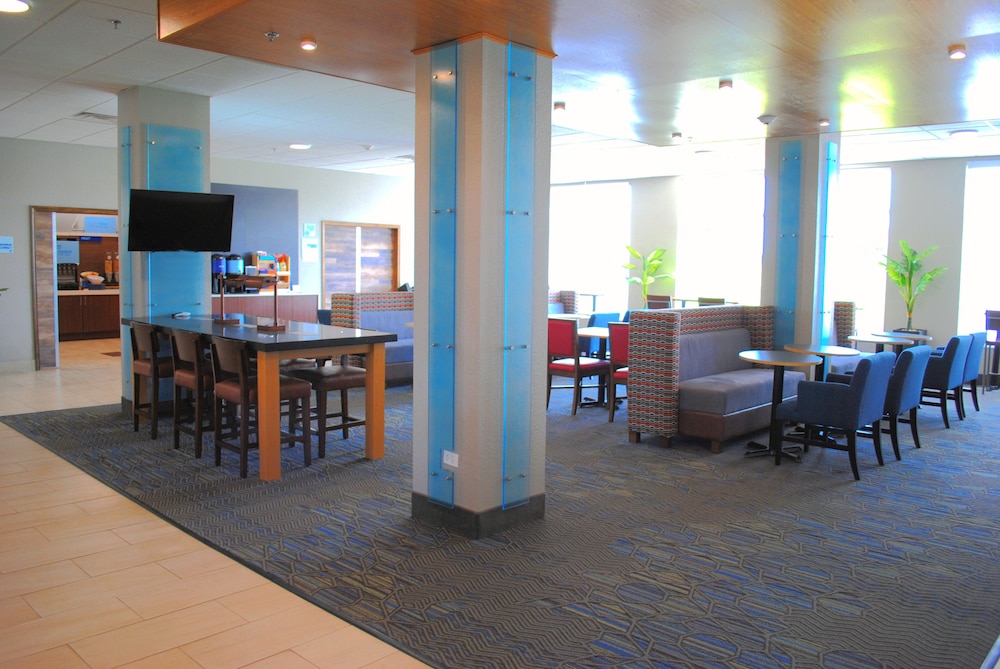 Holiday Inn Express & Suites Columbia City by IHG - photo 13