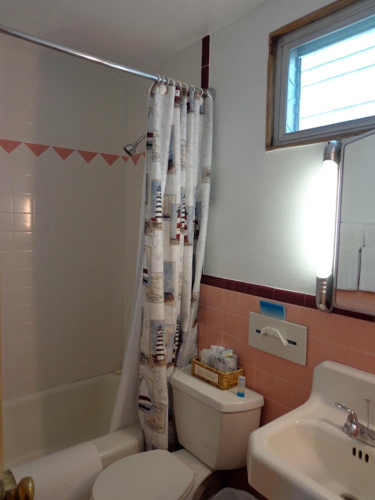 Town & Beach Motel - photo 28