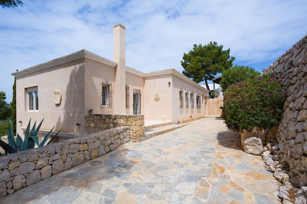 Villa Diane — 4-Star Luxury Hotel in Santa Eularia Des Riu, Spain