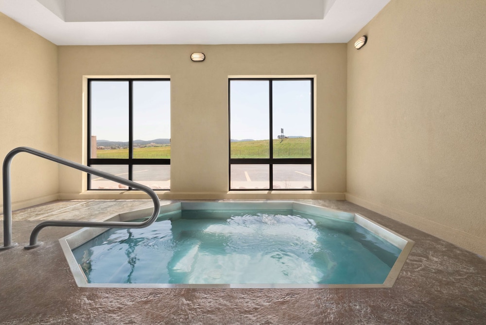 Hampton Inn Spearfish - photo 17