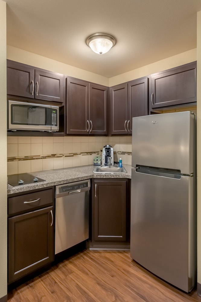Landmark Suites - photo 14